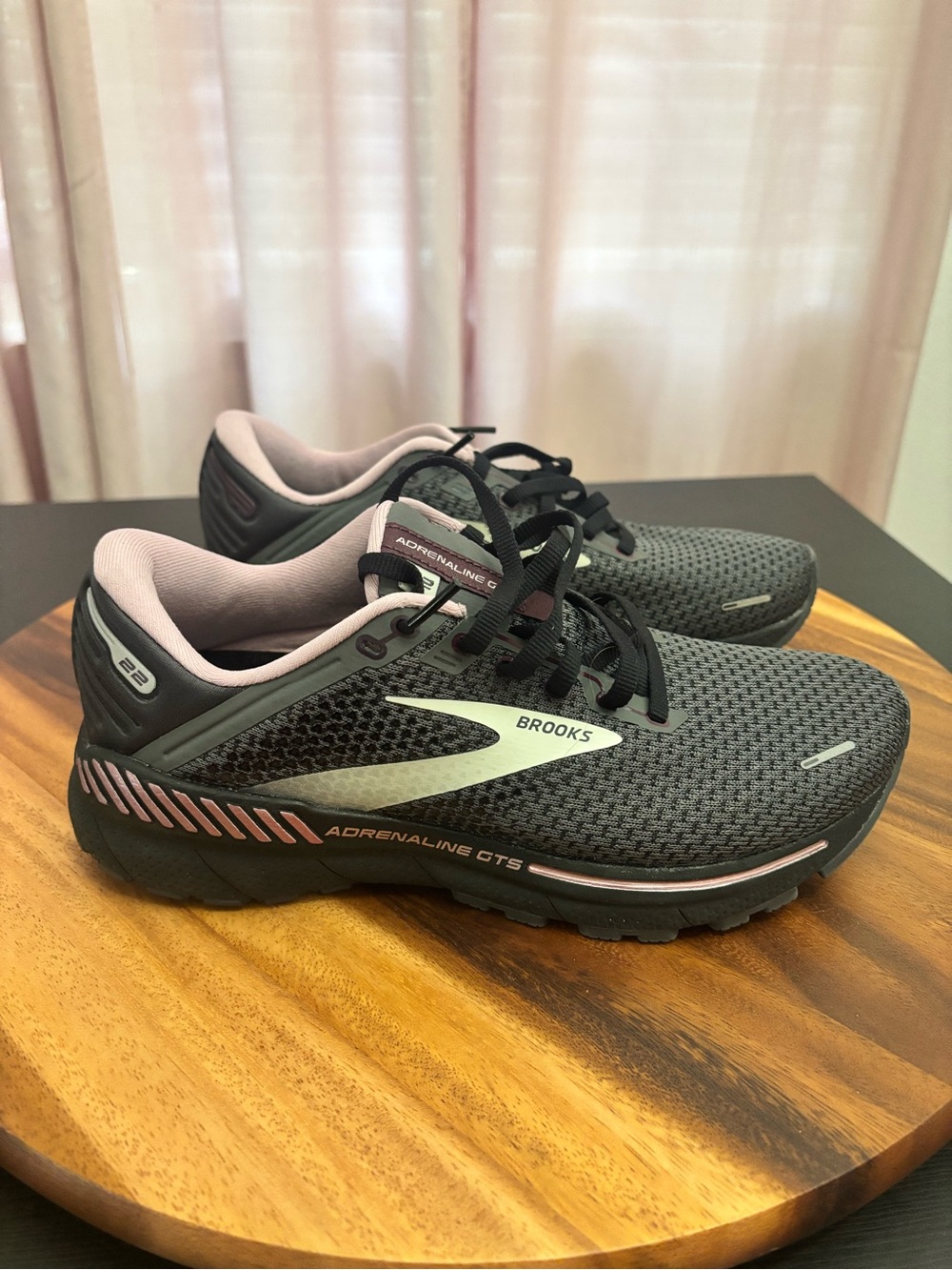 Brooks Adrenaline GTS 22 Black Pearl Metallic Sneakers Size 9